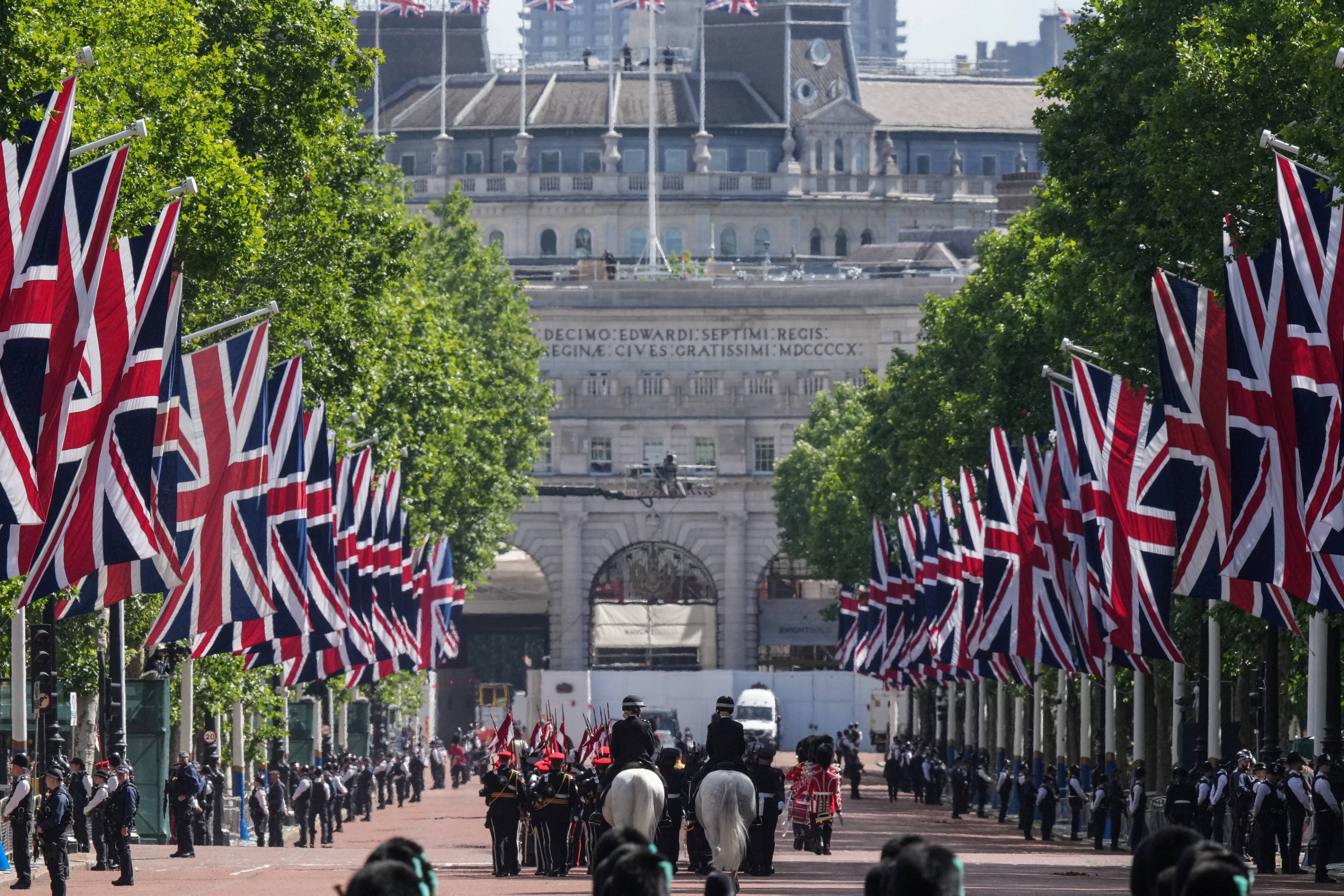 UK Economy Leads G7 on Growth as Rate-Hike Pressure Builds for Borrowers
