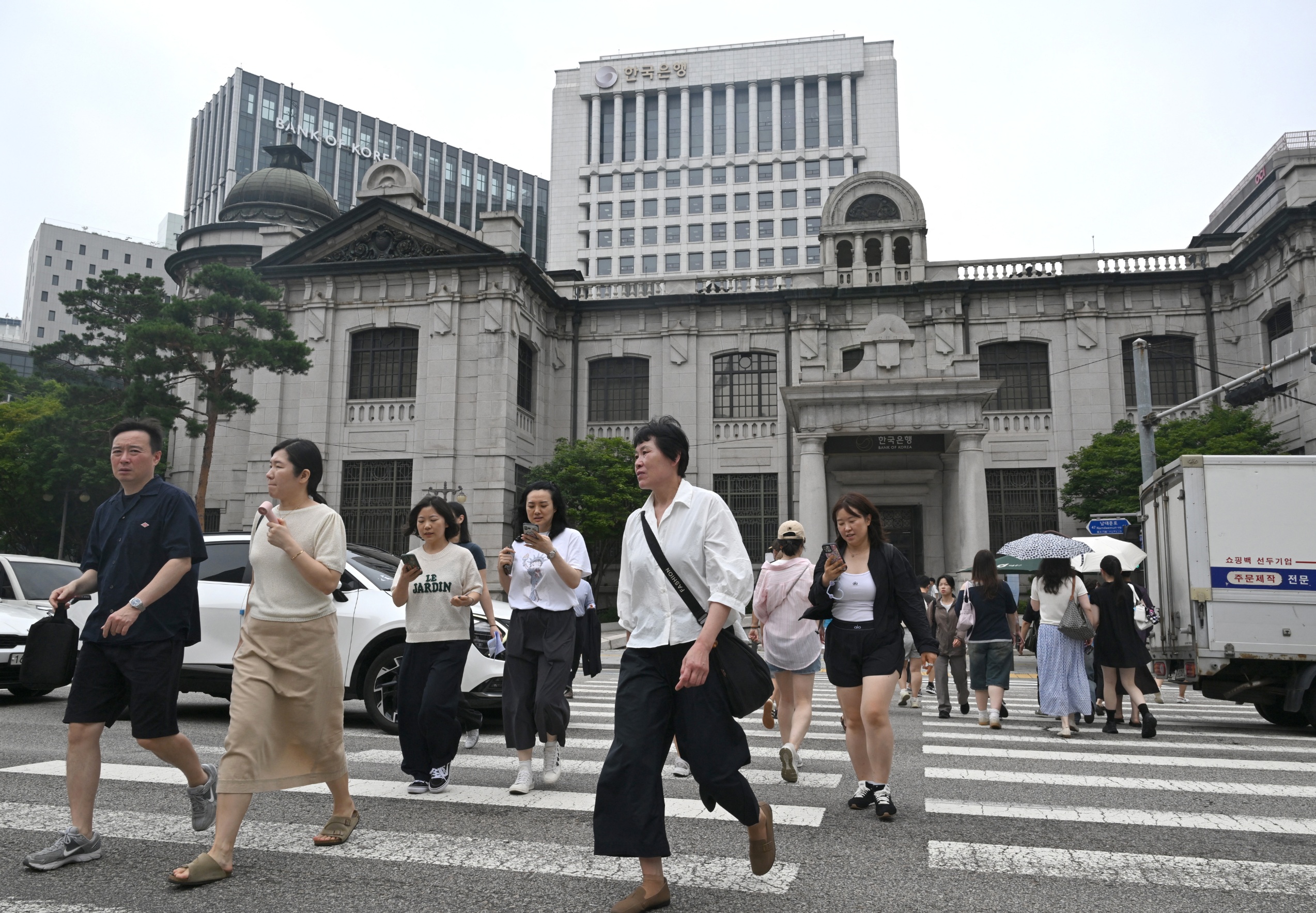 Bank of Korea ends rate freeze as AI chip boom fuels inflation