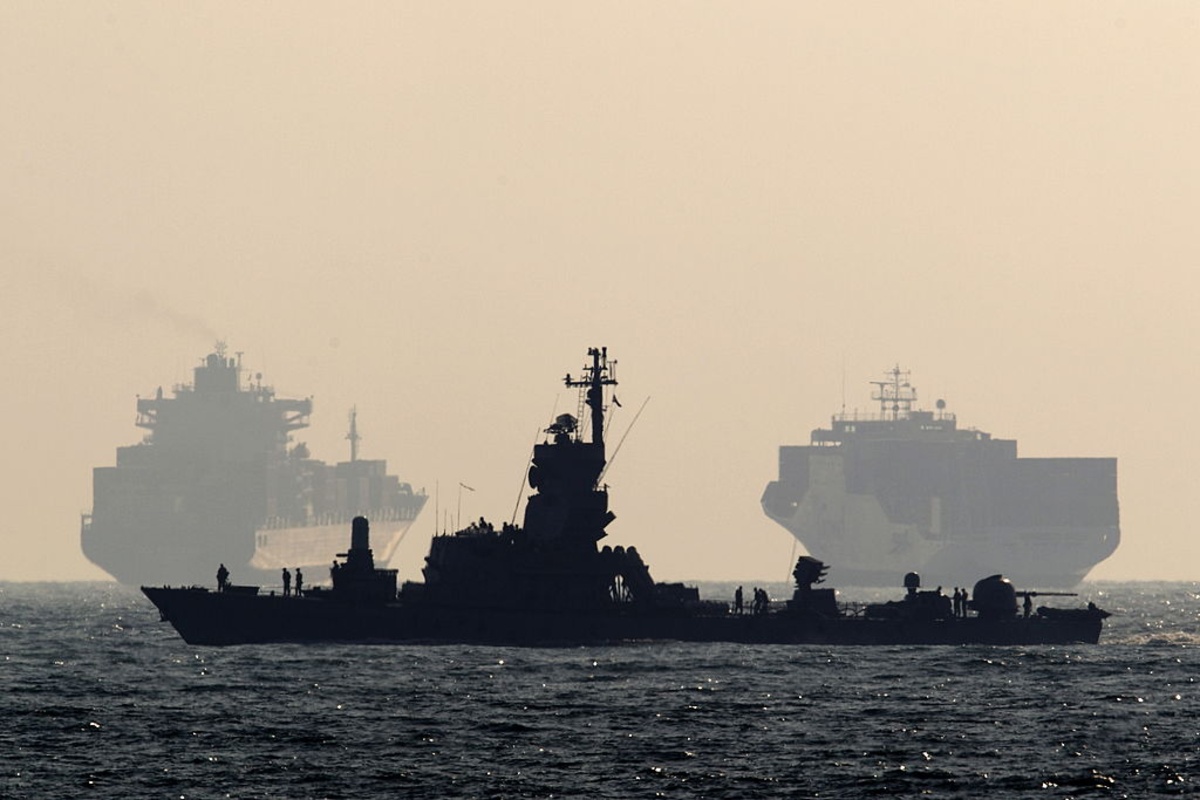 Tankers Explode in Hormuz as Houthis Cut Saudi Arabia's Only Bypass Route