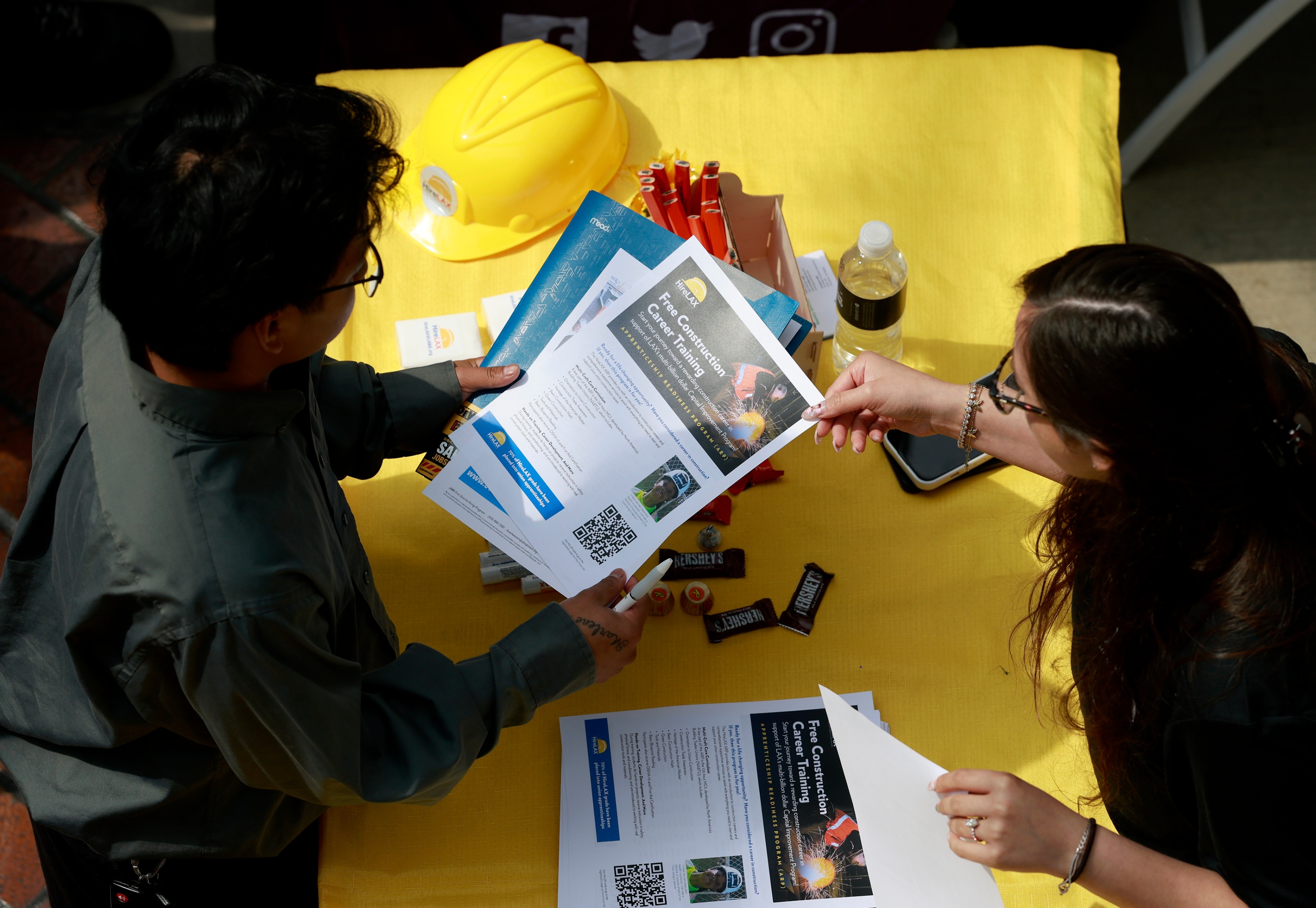 Jobless Claims Fall to 57-Year Low, Pushing Fed Rate-Hike Odds Past One-in-Three