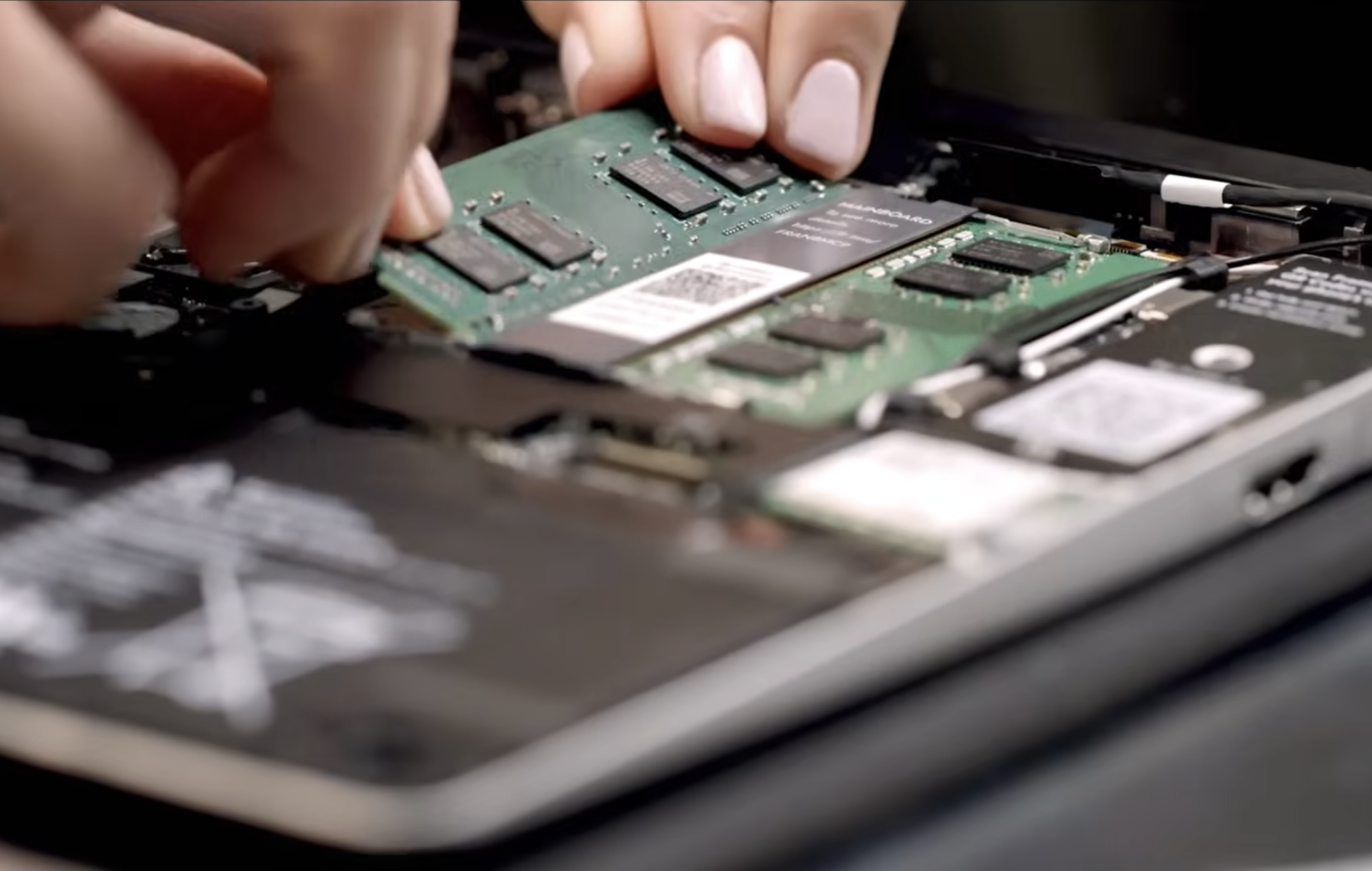 AI Memory Crisis Forces Framework to Double RAM Prices Before Laptop 13 Pro Ships