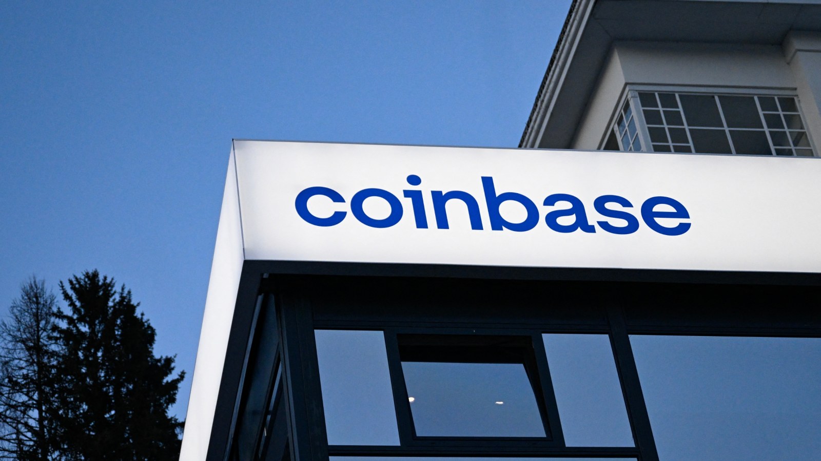 Coinbase Files for Domestic Stock Perps Under Security Futures: CME Suit Clouds Launch