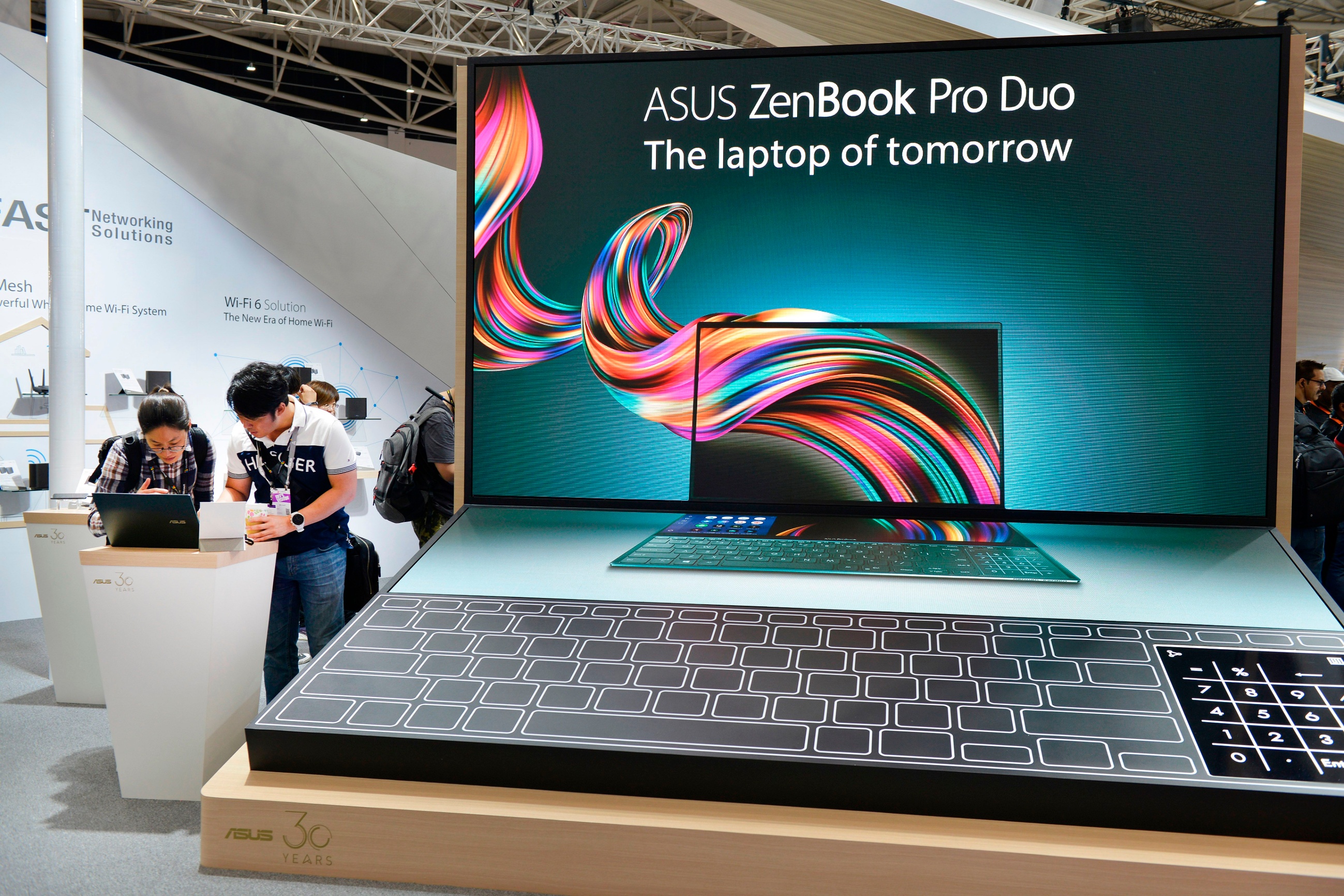 Photo: Techtimes Asus Laptop on Display