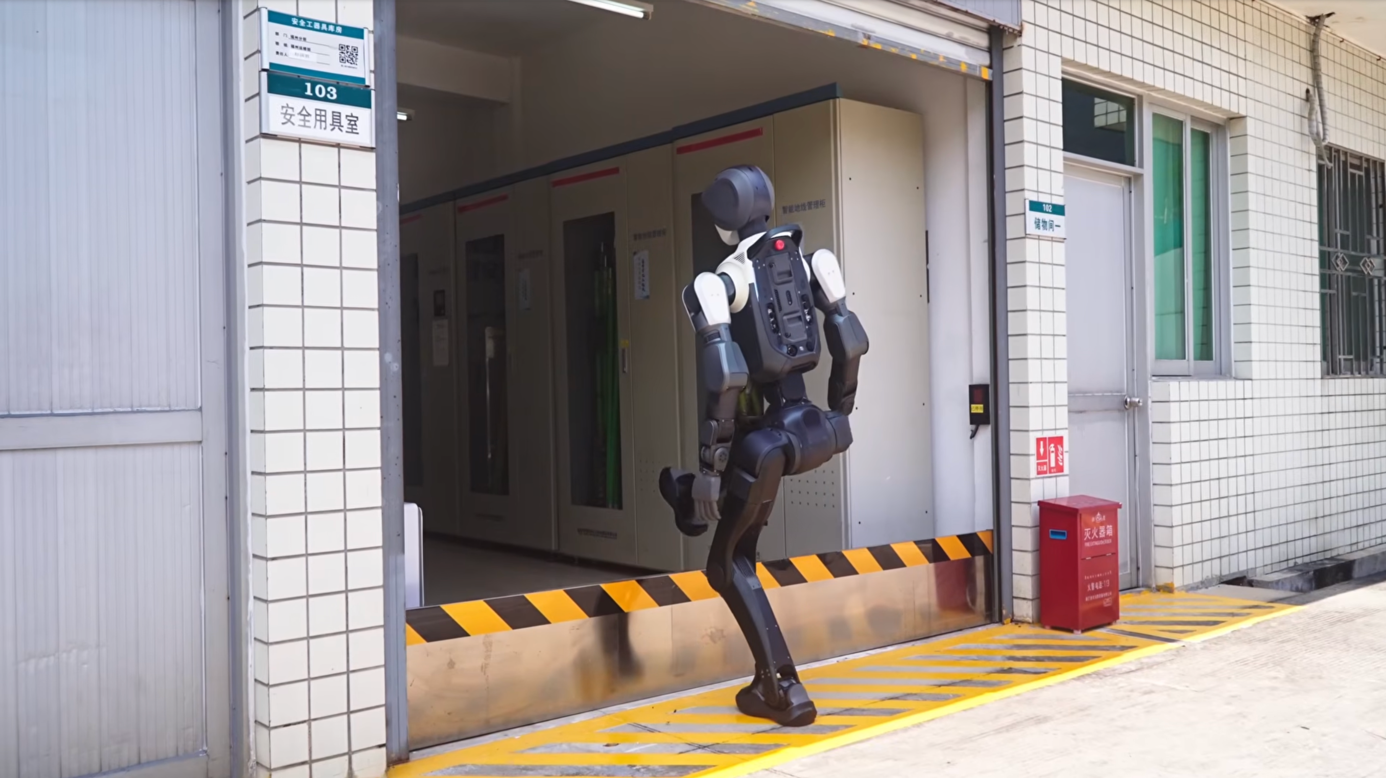 DEEP Robotics DR02 Climbs Outdoor Stairs in One Take as $371M IPO Nears
