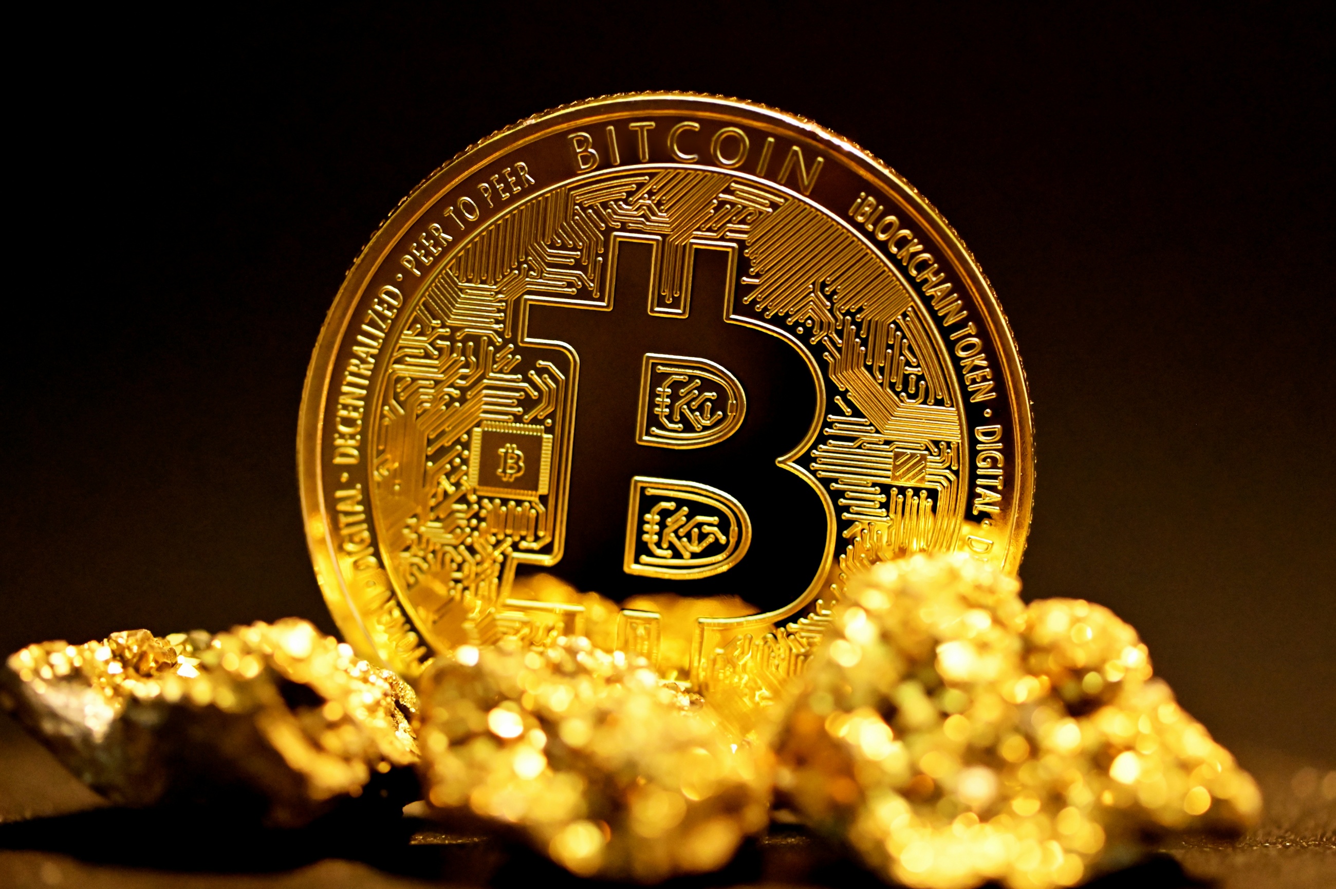 비트코인 ETF 유출액 $390M 기록, 채굴자 매도가 BTC 돌파 막고 있다고 Wintermute 경고