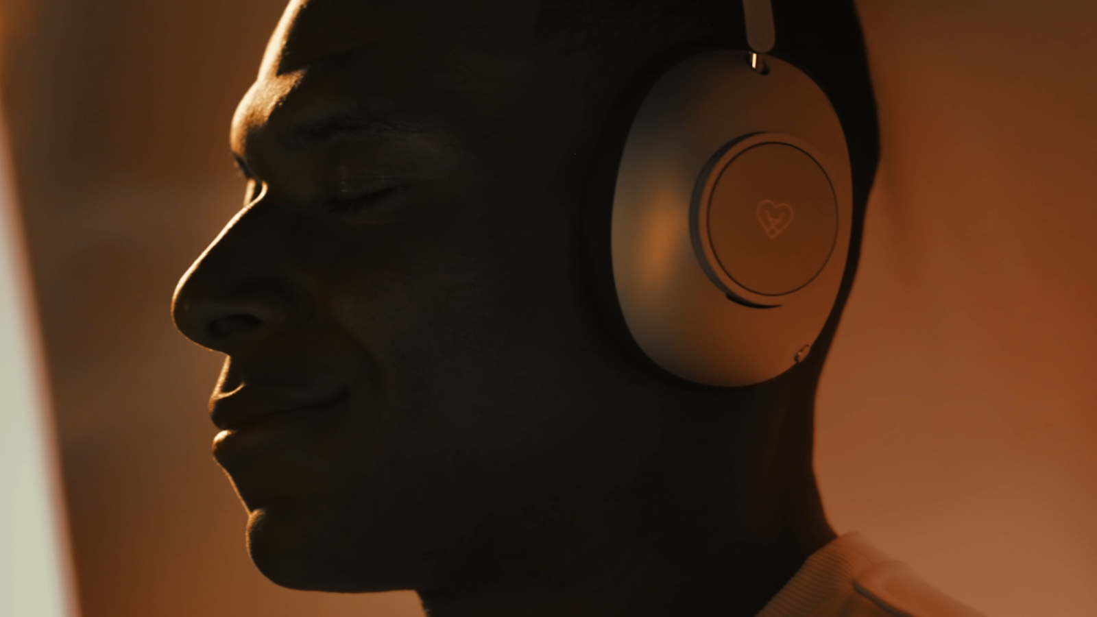 German TV Brand Loewe leo Wins EISA Headphone Title; JBL Xtreme 5 Adopts Bluetooth 6 First