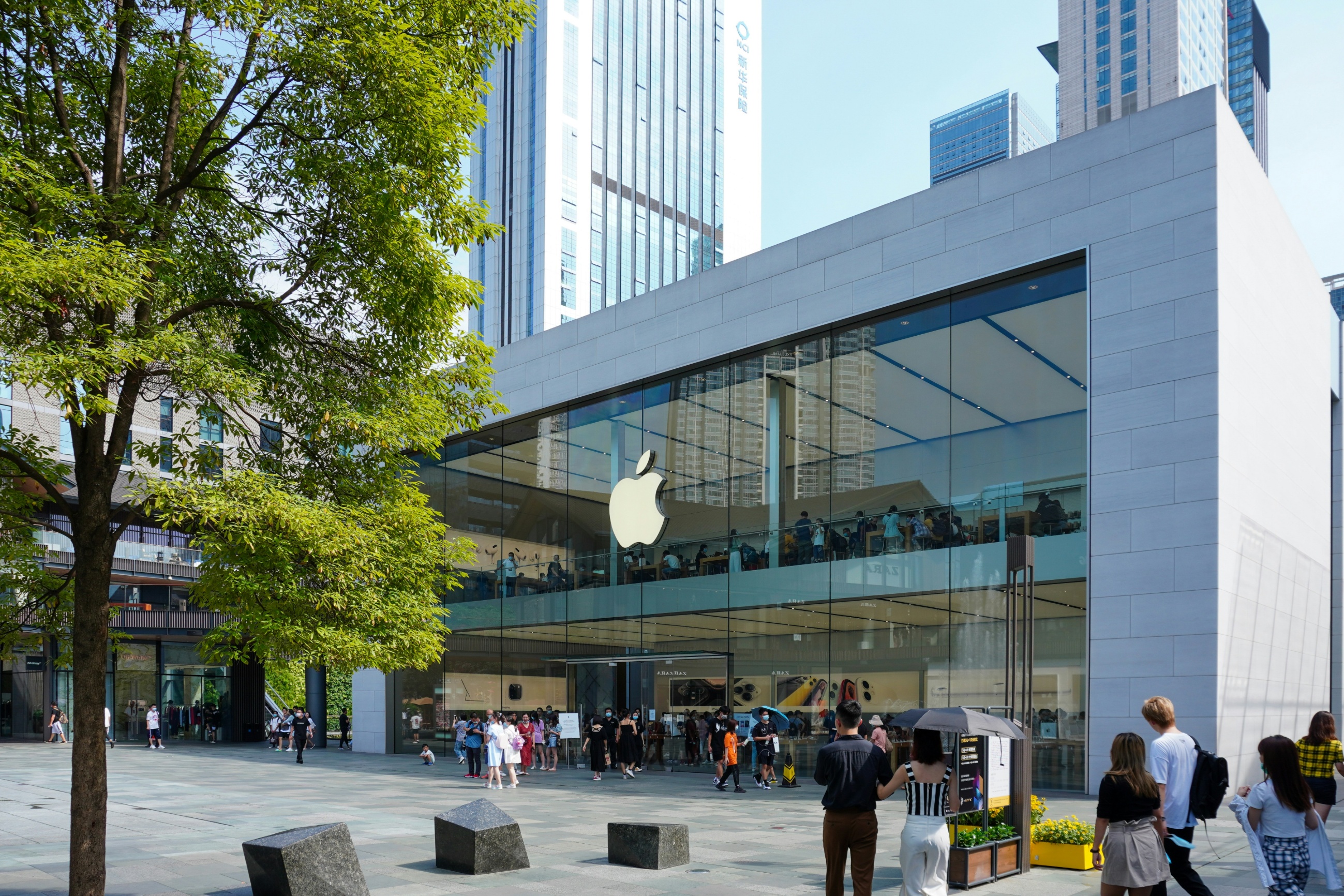 Apple Store Chatbot Routes Your Shopping Data Through Unnamed AI Partners