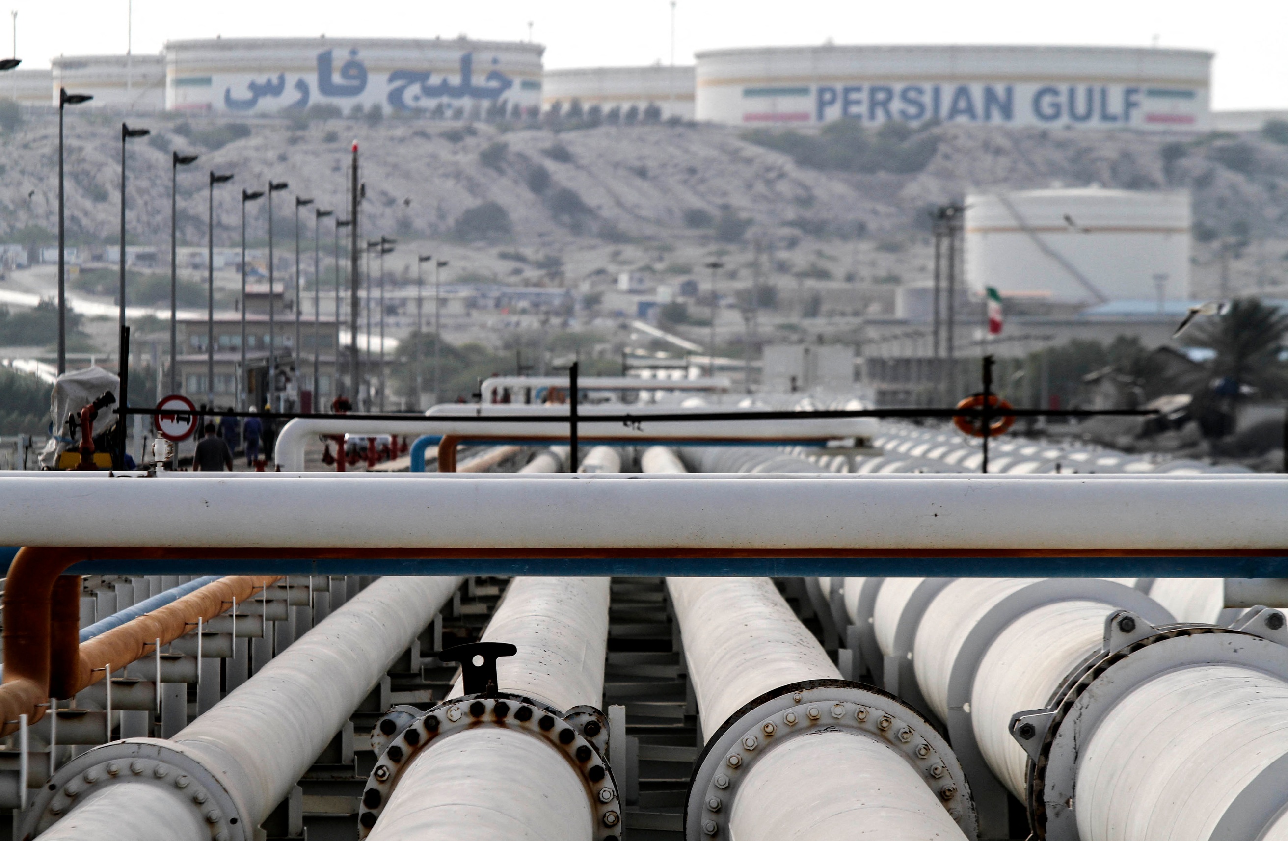 Iran Oil Prices Fall 3% on De-Escalation Bet; Tankers Still Getting Hit