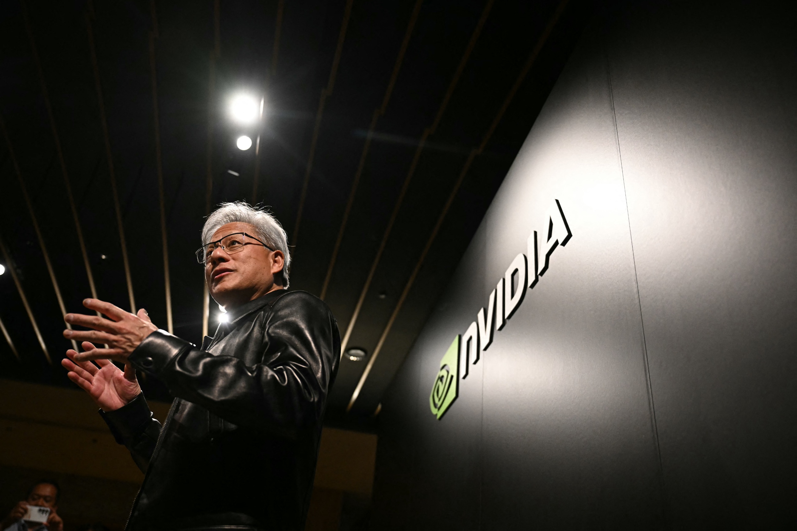 NVIDIA將記憶體控制器搬進HBM：25%算力釋放與35億美元聯電綁定