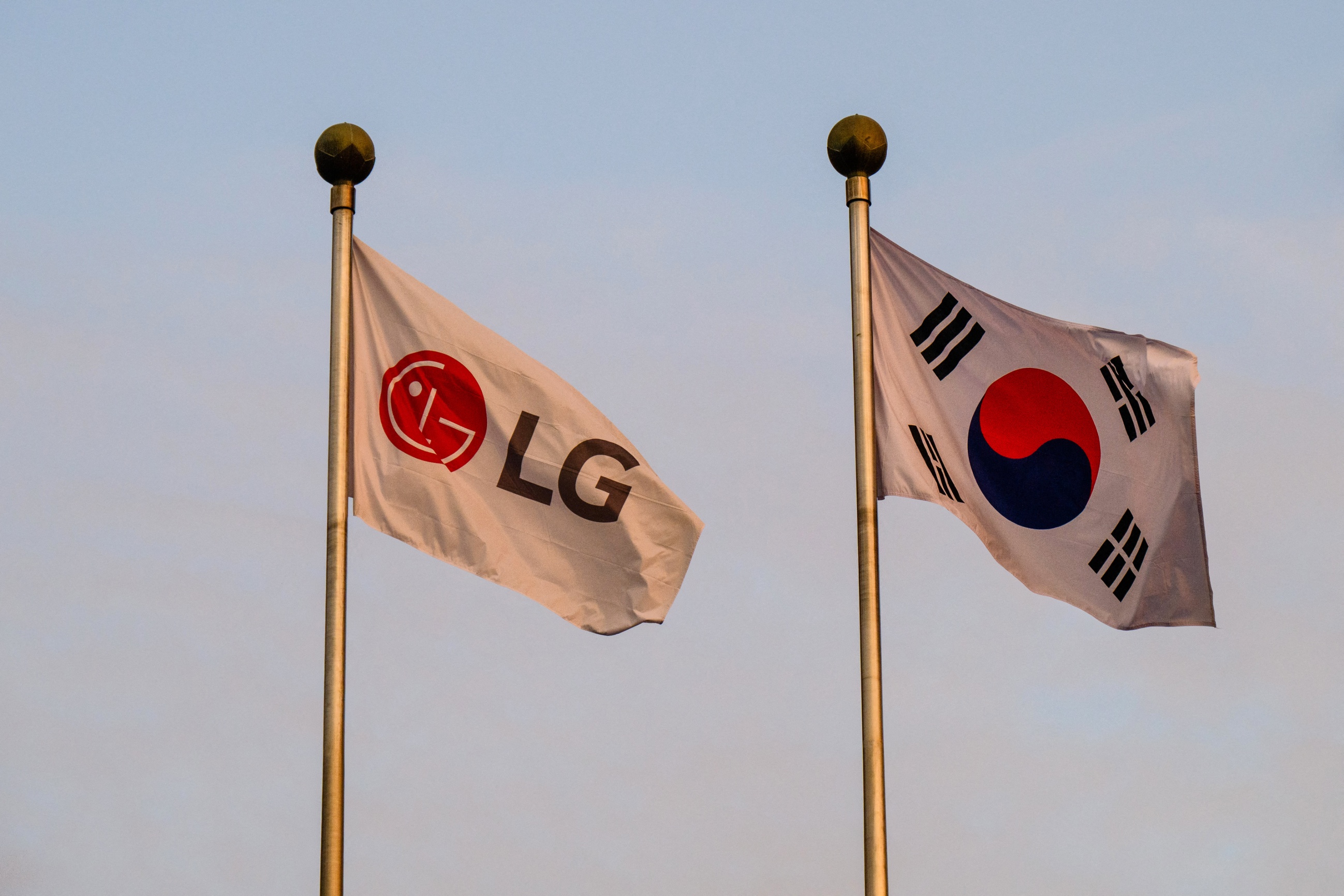 LG Taps Samsung Foundry, Bypasses TSMC For AI Home Chips With CoAsia SEMI