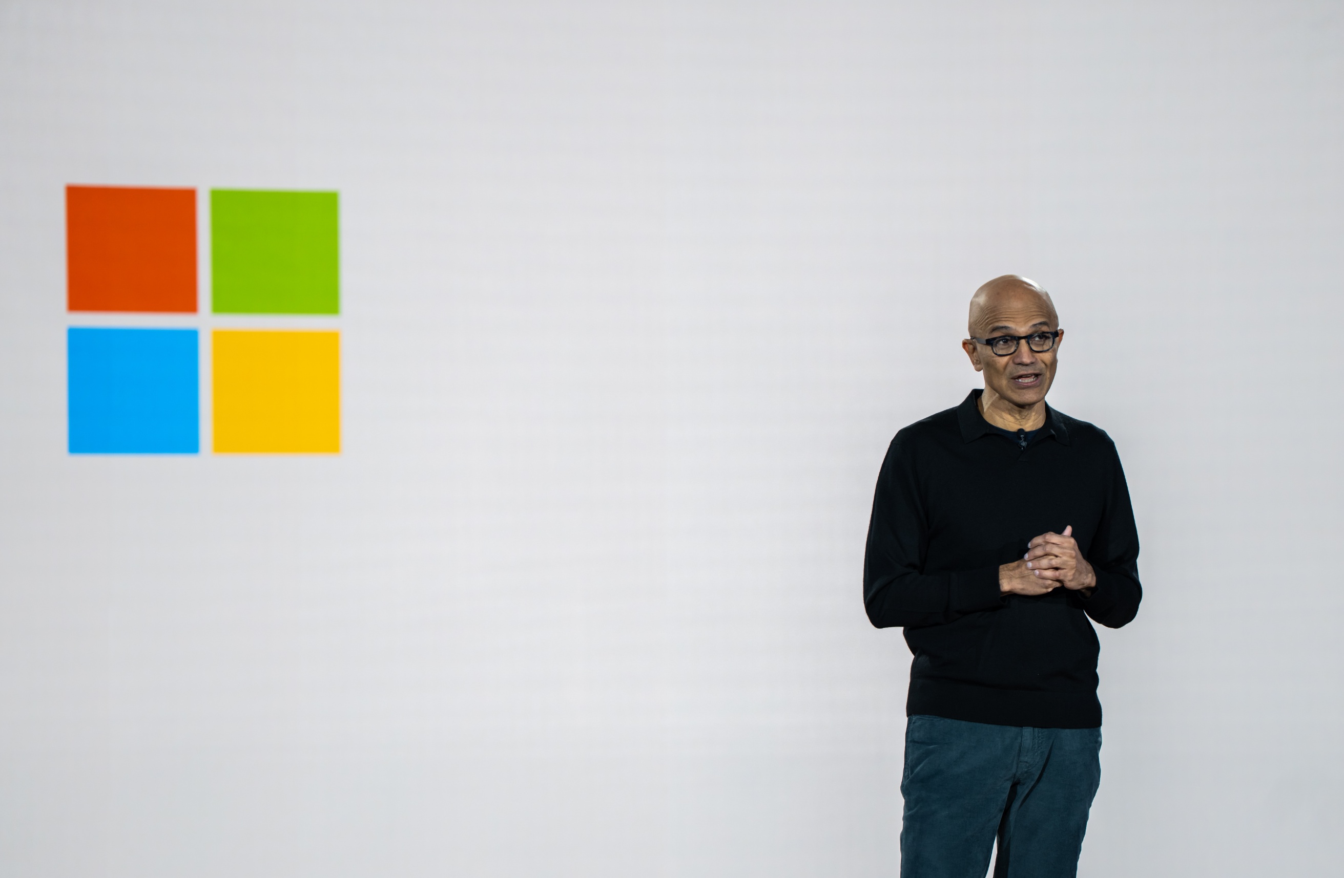 Microsoft Exchange Exploit Requires No Password: 22,000 Servers Exposed, ESU Ends October