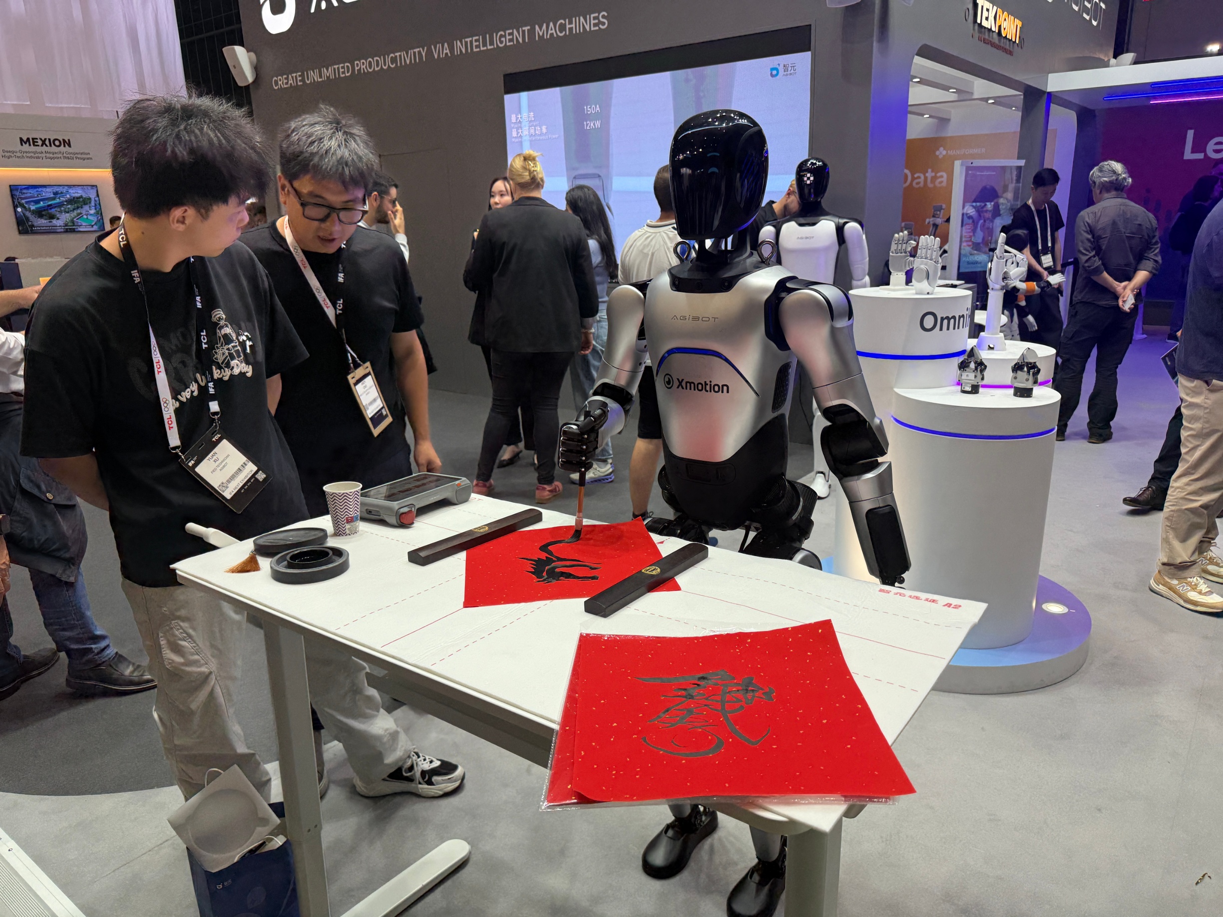 AgiBot A3 Writes Chinese Calligraphy at IFA Berlin 2026