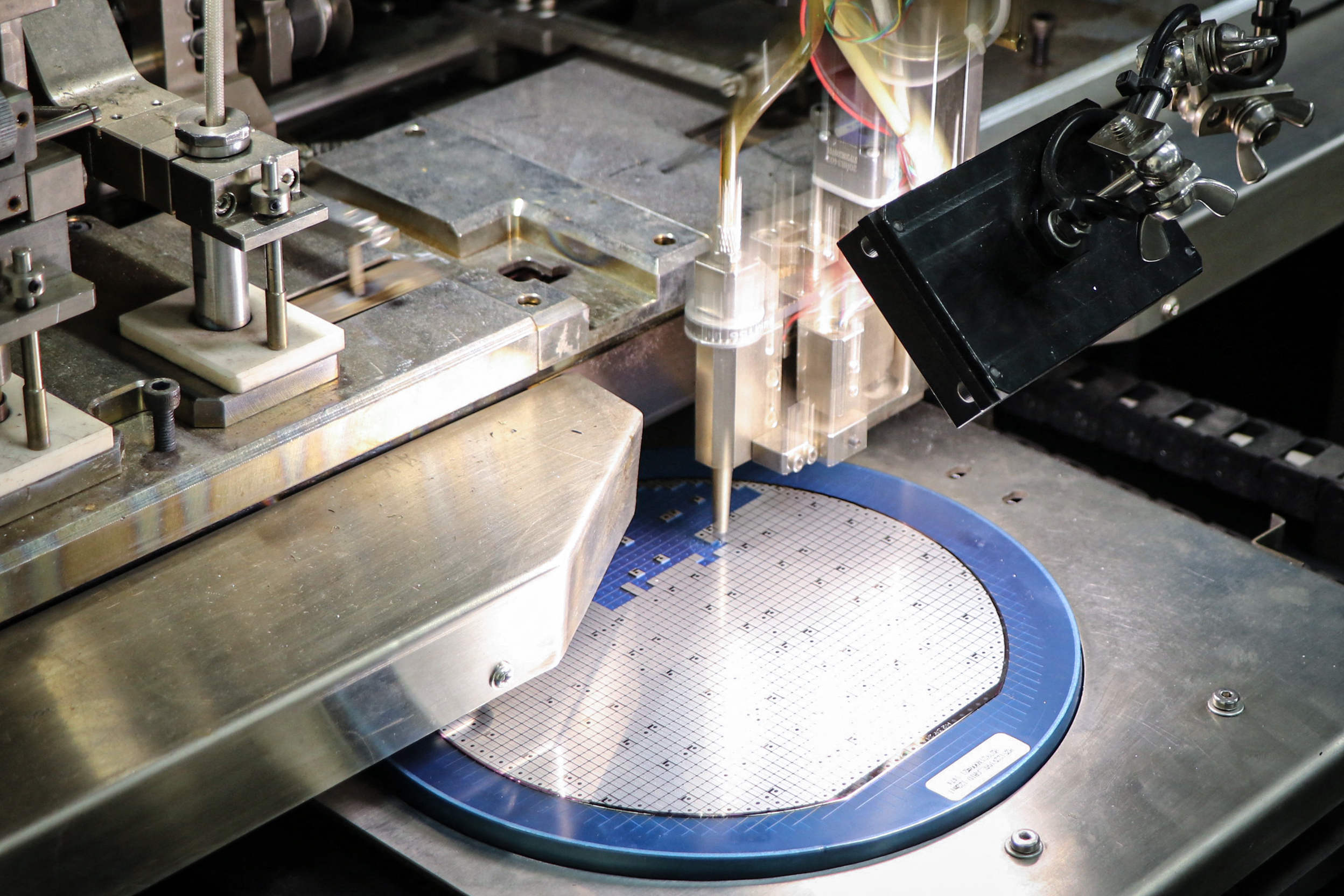 China Memory Giants Stockpiled ASML Scanners: Servicing Ban Is Only ...