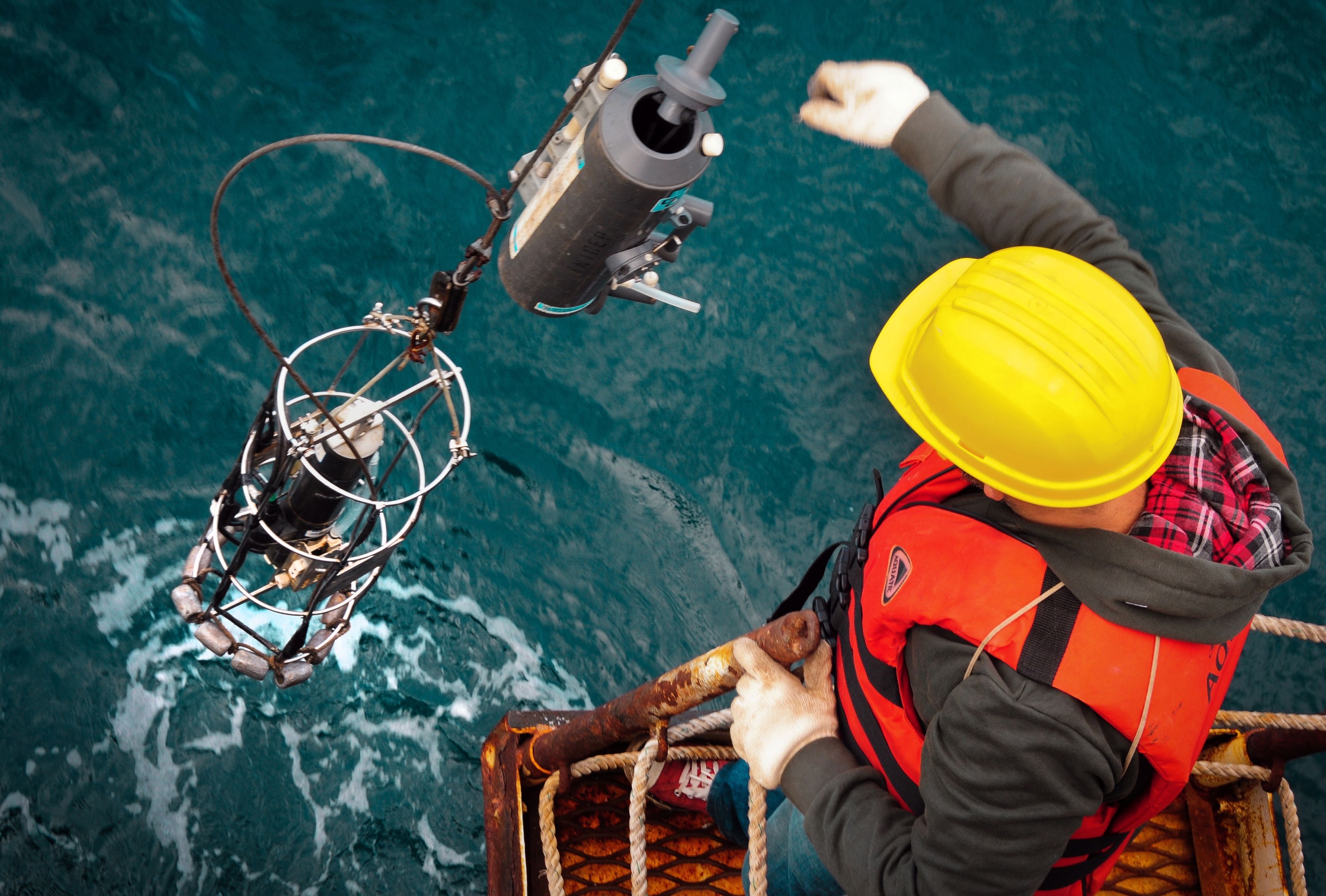 Volcanic Tsunami Warning Systems Receive Collapse Signal; No Algorithm Converts It to Alert