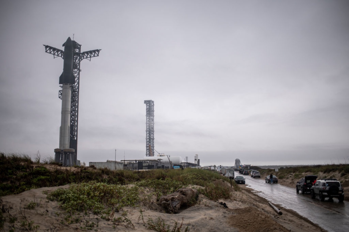 Starship Flight 14 Delay Exposes SpaceX Ship-Catch Prep for Flight 15 ...