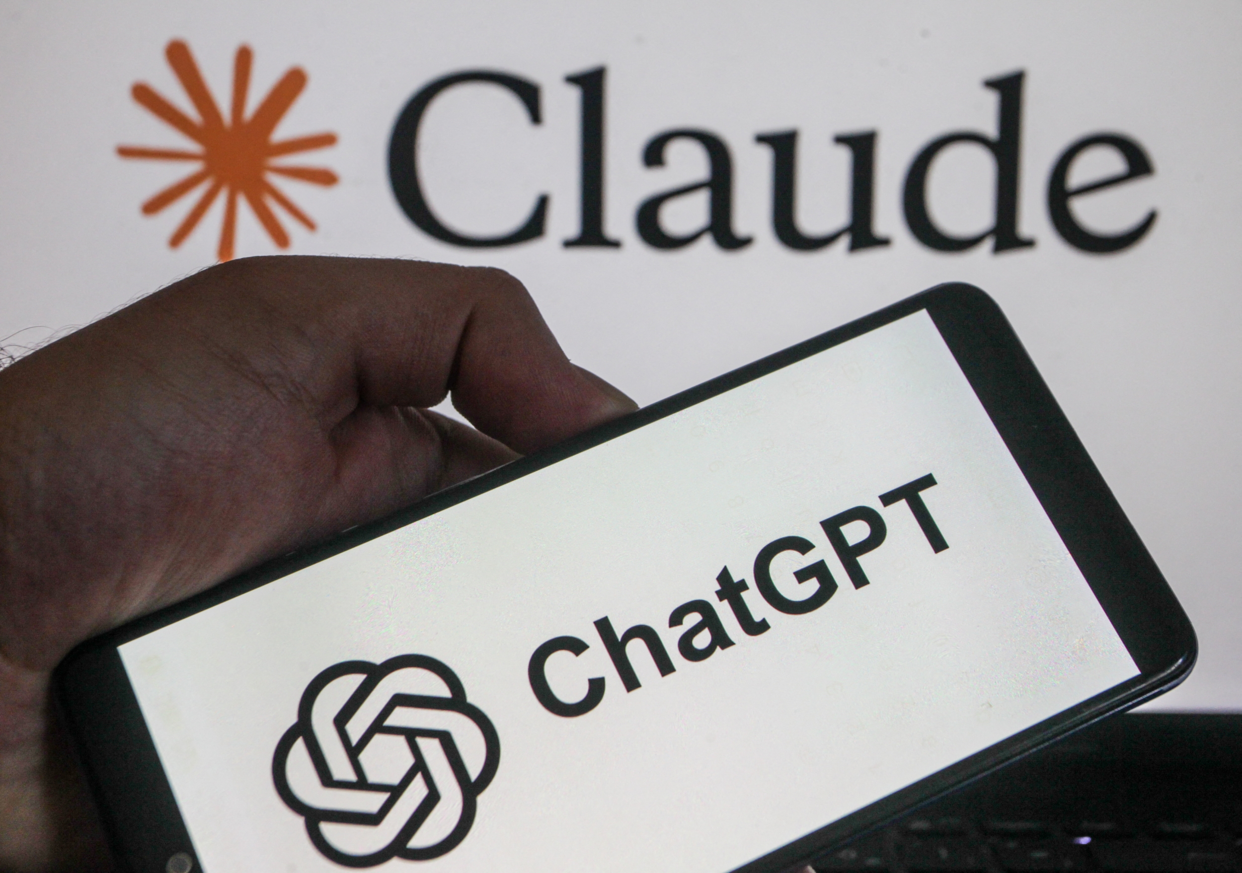 Anthropic Launches Claude Opus 5.5, OpenAI Debuts GPT-6 Sol and Luna