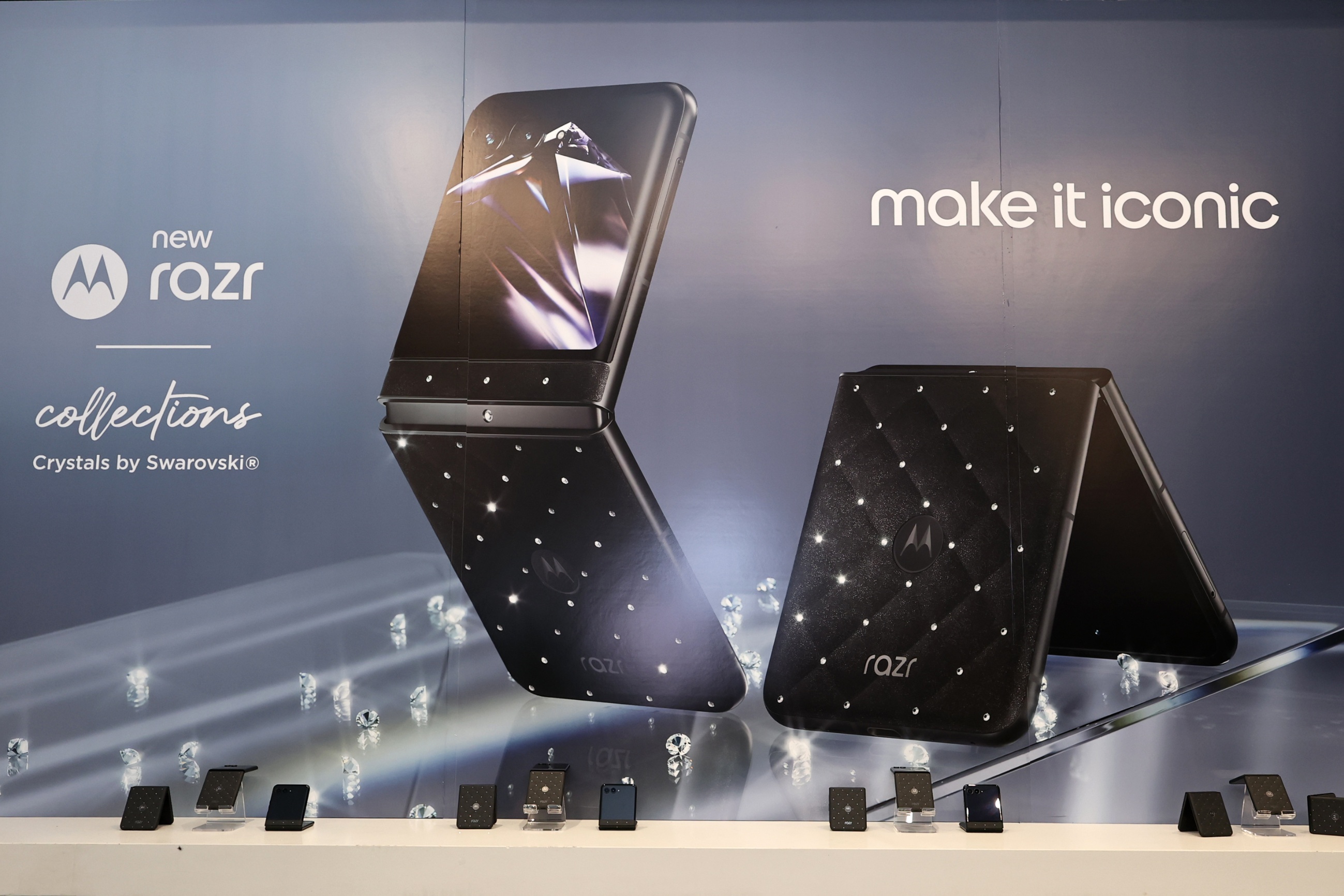 Motorola Razr Flex Leaks in Full: Compact Wide Foldable Packs 5,000mAh, Ships With Last-Gen Chip