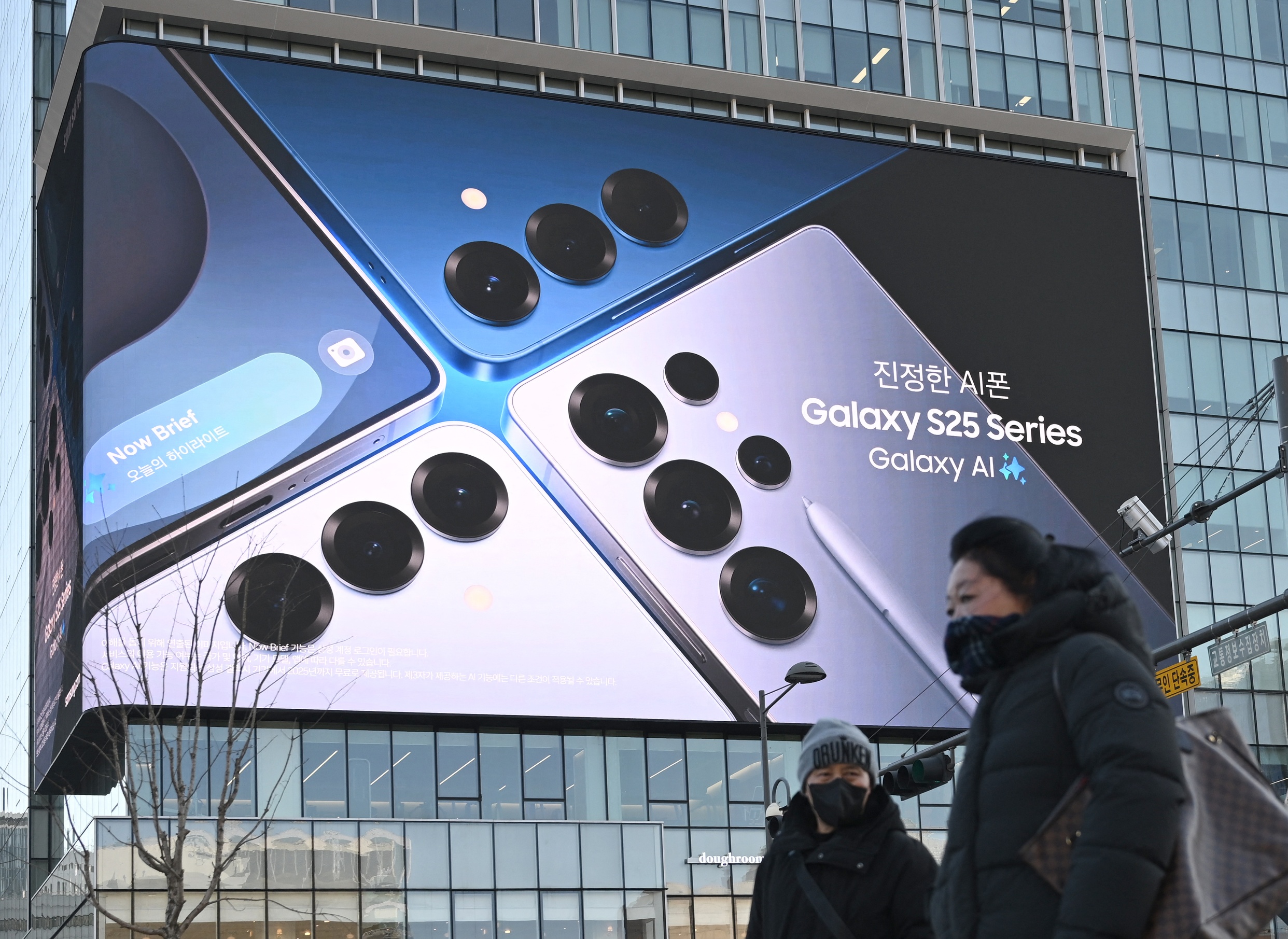 Galaxy S25 Gets Stable One UI 9 After Samsung Scrubbed Its Own Rollout Date