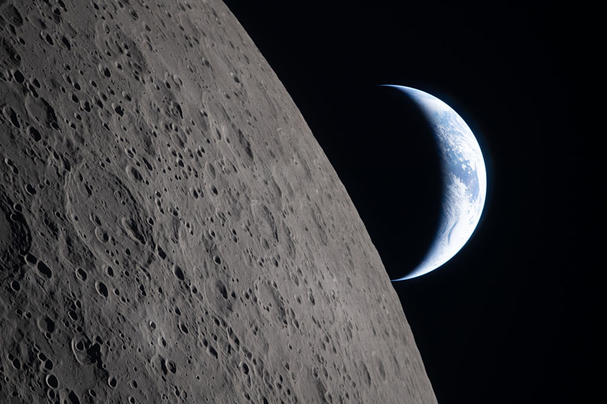 Starcloud Signs First Commercial Lunar Data-Center Contract With Firefly