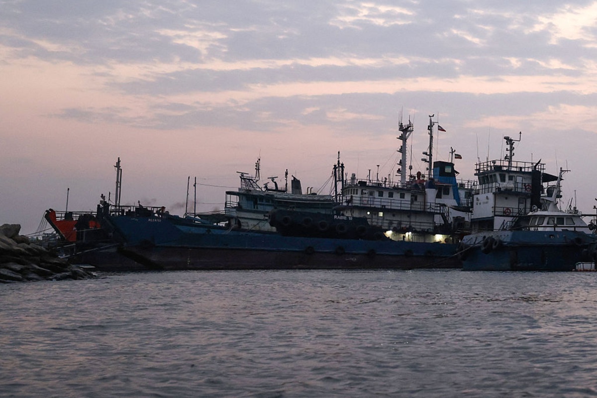 Iran Strikes Hormuz Tankers Daily as Gulf Oil Exports Reached Pre-War ...