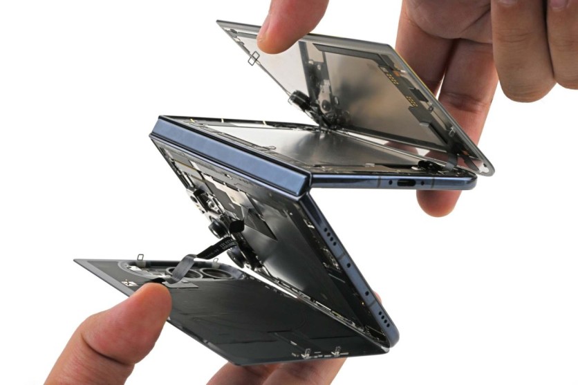 Phone Complete Scan Image iFixit iPhone Duo Teardown Finds Early Screen Failures For Foldable ...