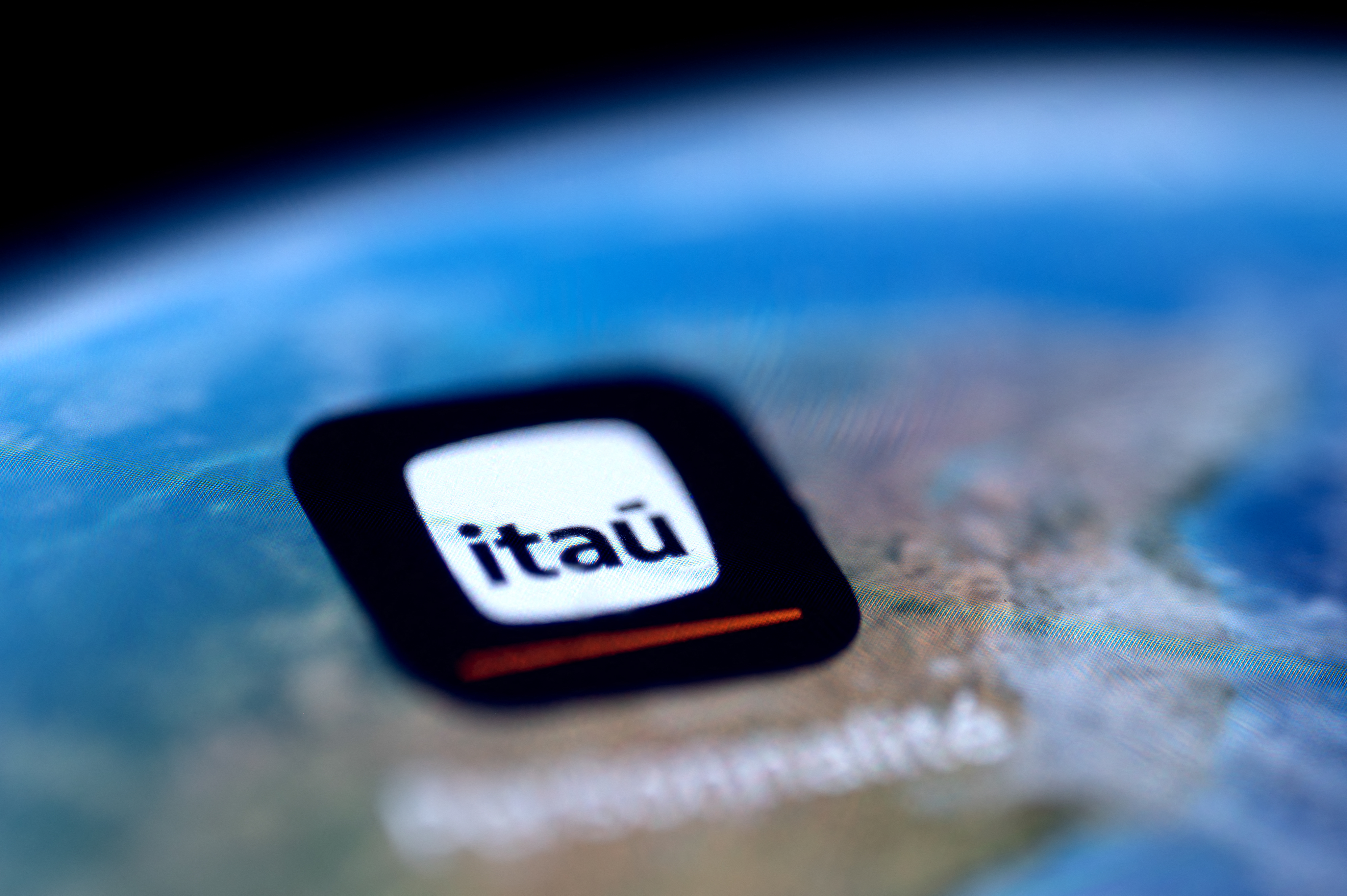 Itaú покупает NeoSpace за $588 млн ради ИИ на банковских данных